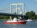 Motor Segelboot mit Motorschaden trieb gegen Alte Liebe bei Koeln Rodenkirchen P076